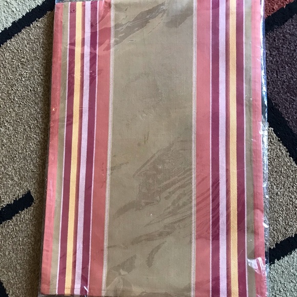 New Pampered Chef Reversible Striped Table Runner - Picture 2 of 4